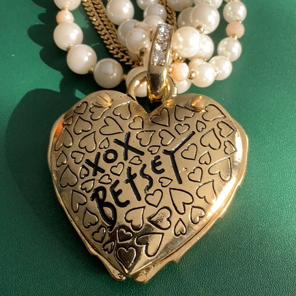 BETSEY JOHNSON Multi-Strand Pearl Necklace Wings Mirror Heart Compact Pendant - Picture 4 of 7